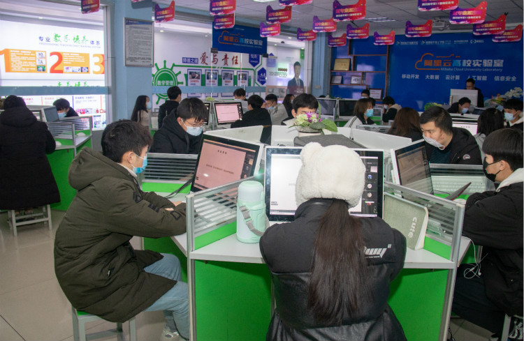 四川新華第十一屆“新華杯”全國職業(yè)技能大賽決賽啟動(dòng)儀式正式開幕！