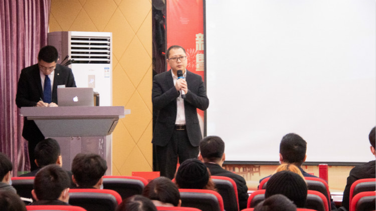 四川新華2021級(jí)預(yù)科班新生見面會(huì)成功舉行