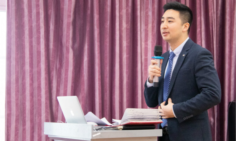 四川新華2021級(jí)預(yù)科班新生見面會(huì)成功舉行