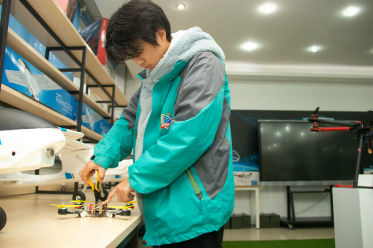 逐夢(mèng)者自強(qiáng)不息 有志者奮斗無悔?