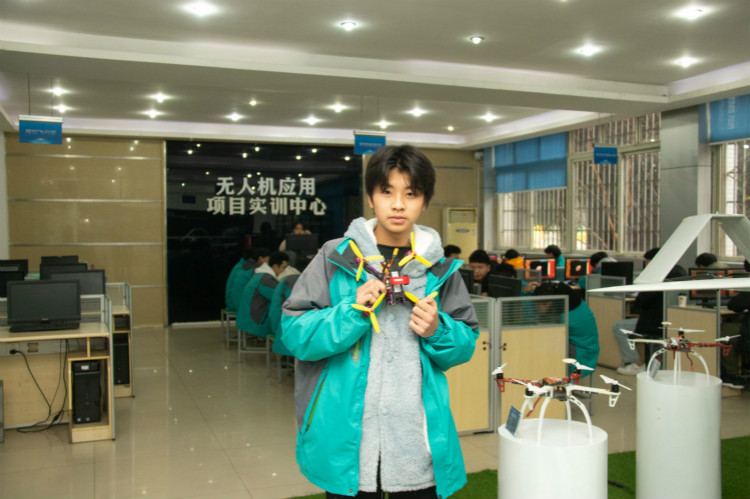 逐夢(mèng)者自強(qiáng)不息 有志者奮斗無悔?