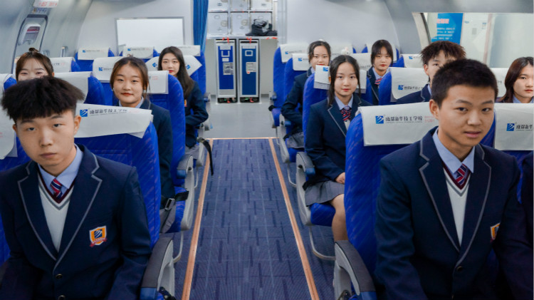 “神鳥(niǎo)”起飛了！成都天府國(guó)際機(jī)場(chǎng)試飛四川新華迎來(lái)高光時(shí)刻！