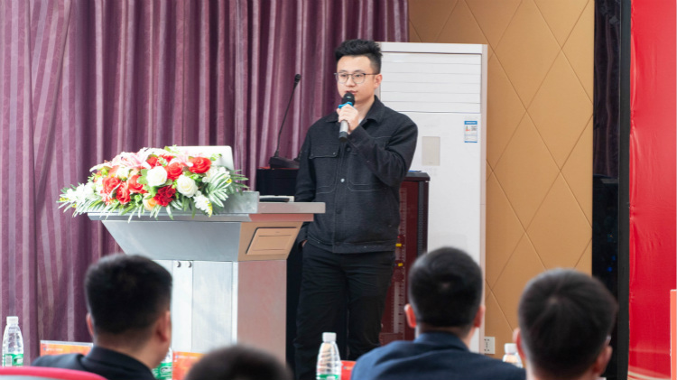 “互聯(lián)筑夢(mèng) 創(chuàng)贏未來(lái)”2021四川新華春季人才預(yù)定會(huì)盛大啟動(dòng)