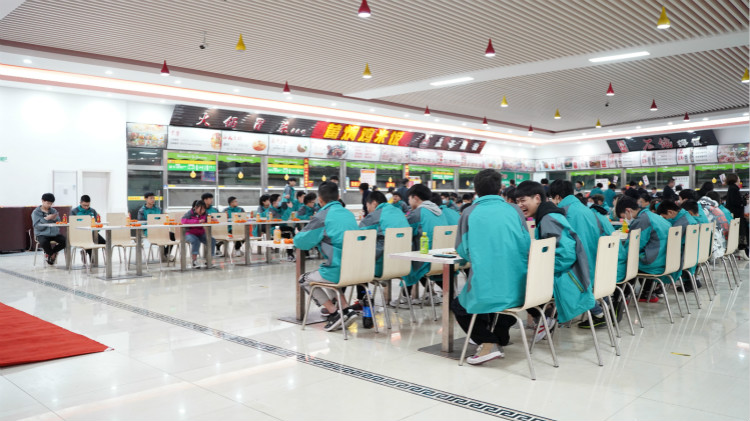 師生鬧元宵，四川新華陪你一起過(guò)大年！