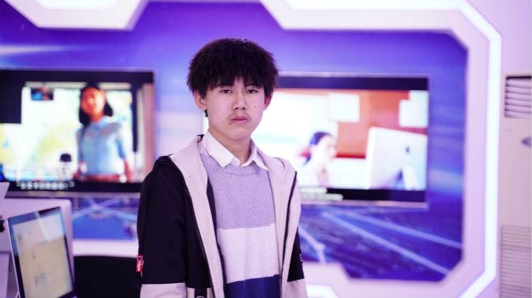 歷經(jīng)艱辛，不遠(yuǎn)萬里來新華追夢！