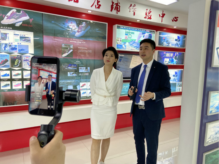 四川新華電腦學(xué)院雙選會(huì)現(xiàn)場，人才爭奪戰(zhàn)正式打響！