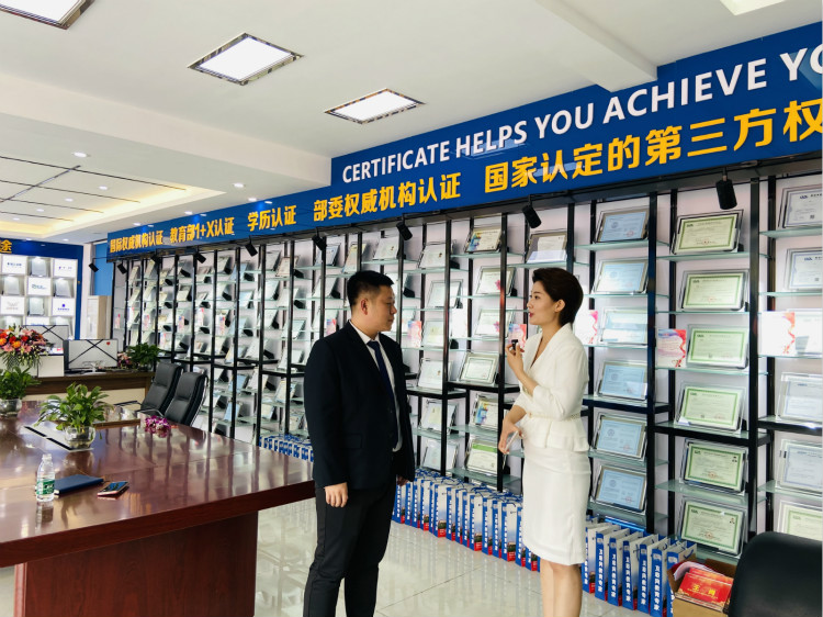 四川新華電腦學(xué)院雙選會(huì)現(xiàn)場，人才爭奪戰(zhàn)正式打響！