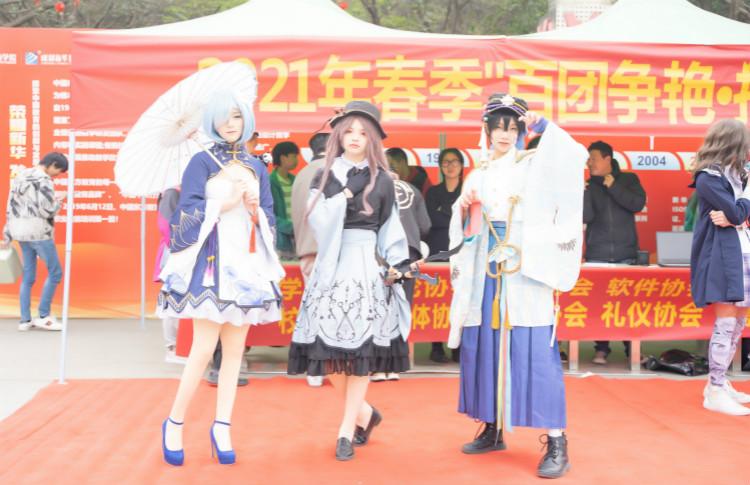 四川新華社團(tuán)招新 上演“搶人大戰(zhàn)”