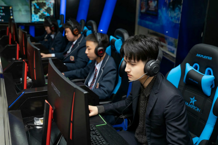 馬可來新華重拾校園生活，青春“競(jìng)”是精彩！