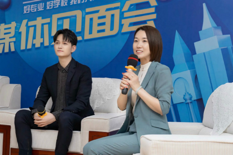 馬可來新華重拾校園生活，青春“競(jìng)”是精彩！