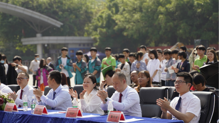 2021四川新華春季畢業(yè)典禮：追光少年 用盡全力 拼這一次！