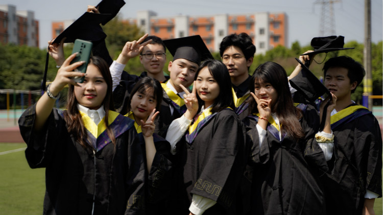 2021四川新華春季畢業(yè)典禮：追光少年 用盡全力 拼這一次！