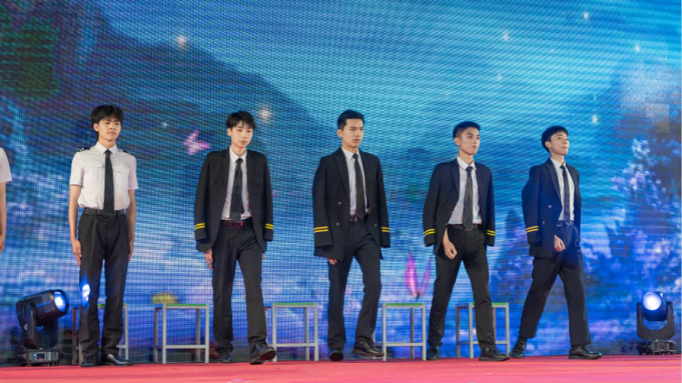 2021四川新華新專業(yè)發(fā)布會暨“強國青年·百萬獎學金計劃”完美啟動