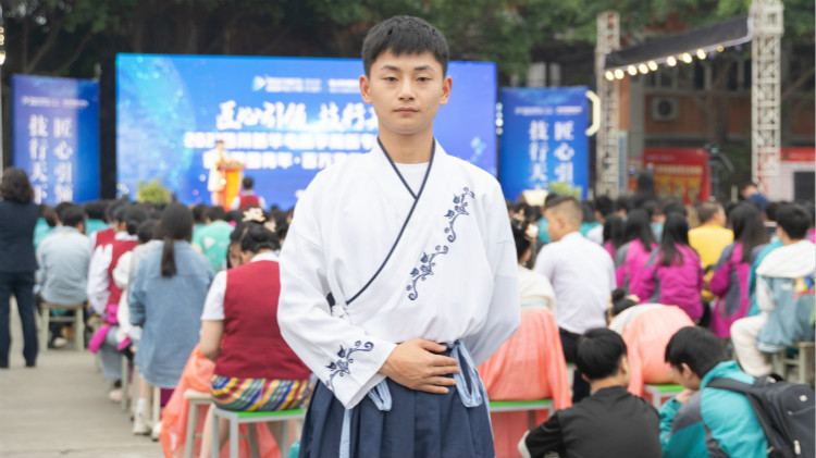 燃！為夢(mèng)想加冕！奔跑吧新青年！