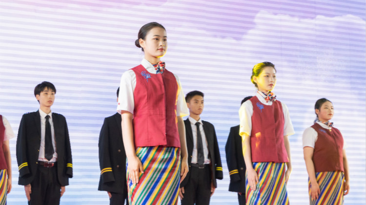 燃！為夢(mèng)想加冕！奔跑吧新青年！