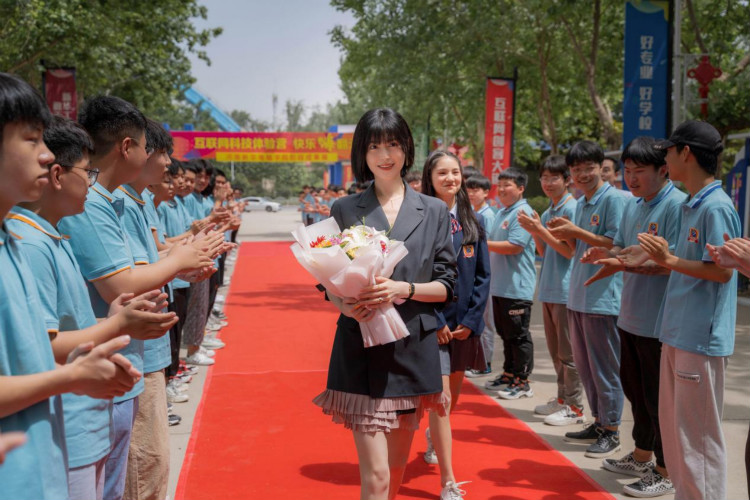 新華互聯(lián)網(wǎng)科技攜手知名演員，開啟職業(yè)教育新機(jī)遇