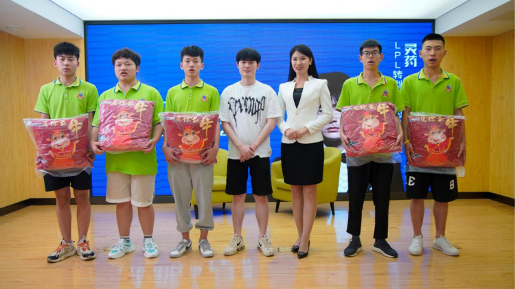 《老師來(lái)了》公開(kāi)課全新起航，“護(hù)國(guó)螳螂”靈藥龍城太原激情開(kāi)講！