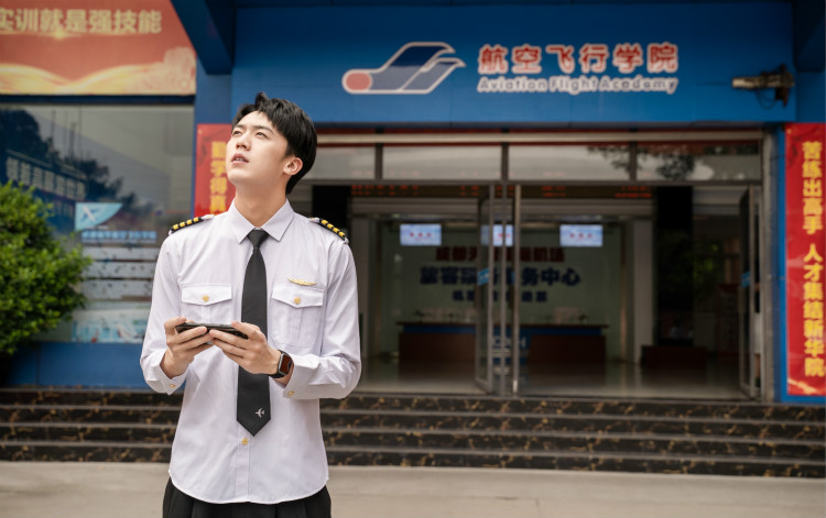 明星帶路|盧東旭探秘校園黑科技，直擊新華硬實(shí)力！