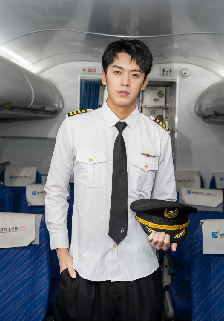 明星帶路|盧東旭探秘校園黑科技，直擊新華硬實(shí)力！