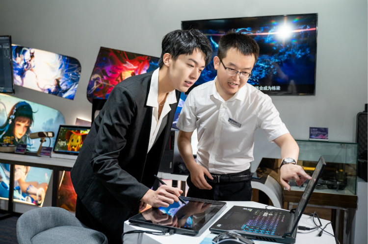 盧東旭粉絲見(jiàn)面會(huì)，新華影視動(dòng)漫推薦官答疑時(shí)間到！