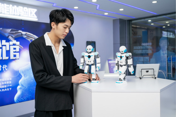 盧東旭粉絲見(jiàn)面會(huì)，新華影視動(dòng)漫推薦官答疑時(shí)間到！