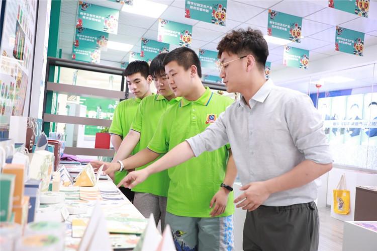 《老師來了》火熱開講--新榜學(xué)院院長(zhǎng)，解析新媒體怎么玩？