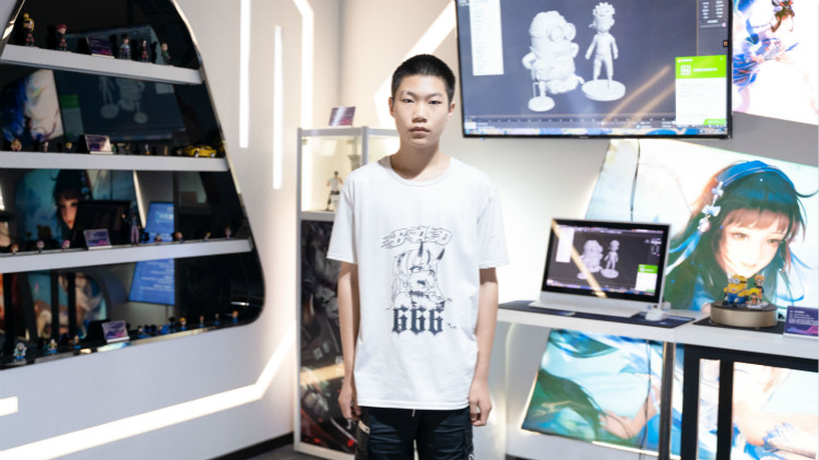 韓磊：理想的象牙塔，來新華學(xué)技術(shù)就對了！