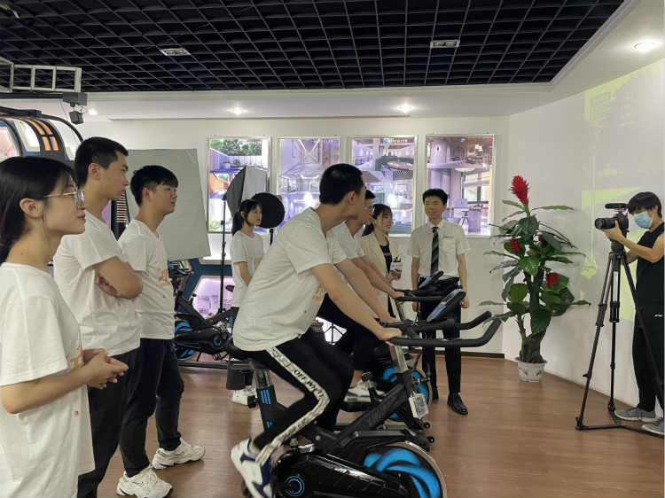 央視頻云端夏令營攜手新華電腦，開啟動漫設(shè)計小課堂！