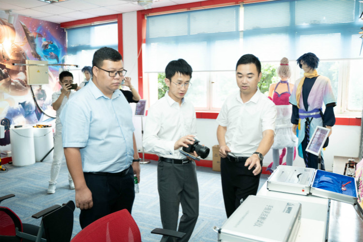 央視頻云端夏令營攜手新華電腦，開啟動漫設(shè)計小課堂！