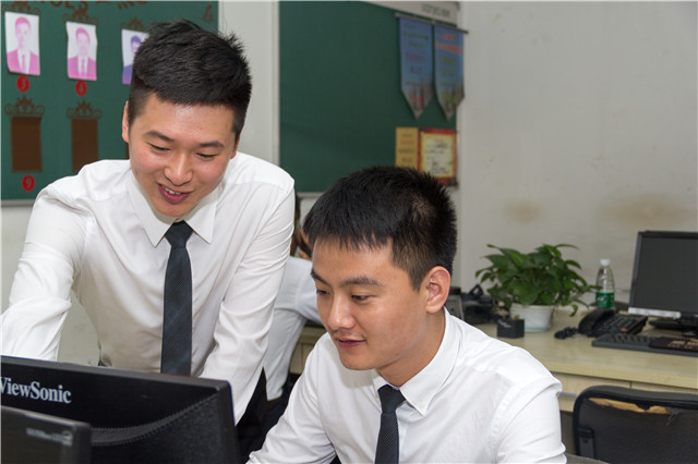 一無所有從新華走出，華麗轉身再歸來！