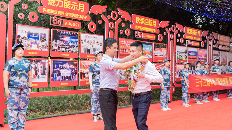 一無所有從新華走出，華麗轉身再歸來！