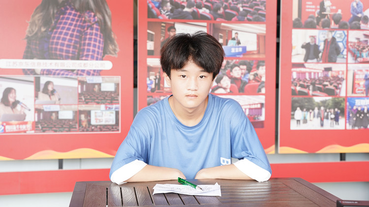 轉(zhuǎn)校來新華，乘著夢(mèng)想的東風(fēng)搏擊長(zhǎng)空！