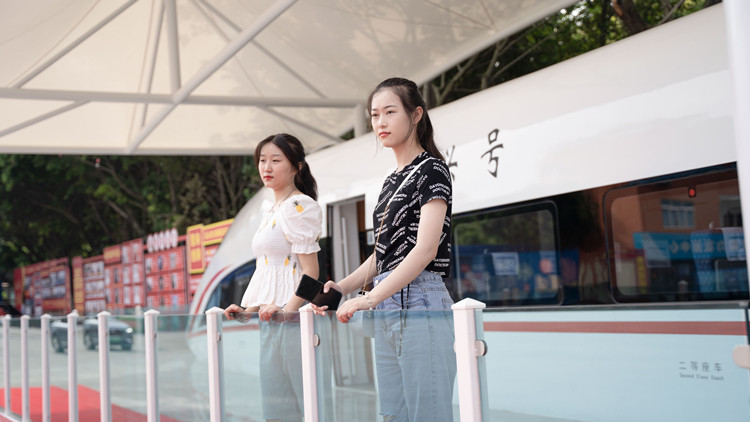 轉(zhuǎn)校來(lái)四川新華，我找到了久違的成就感！