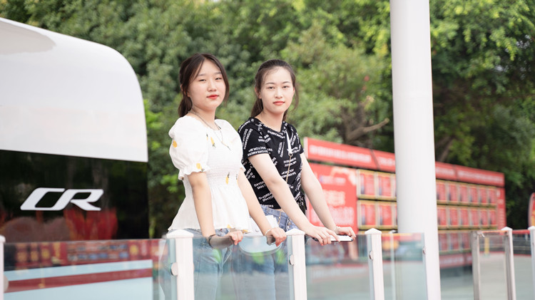 轉(zhuǎn)校來(lái)四川新華，我找到了久違的成就感！