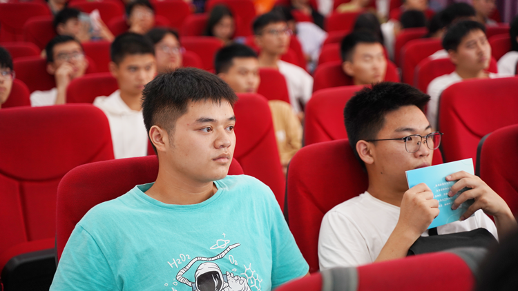 大咖新華行|為青年學(xué)子就業(yè)保駕護(hù)航