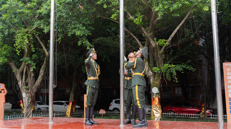 迷彩青春，軍訓(xùn)蛻變—四川新華素質(zhì)拓展訓(xùn)練匯演