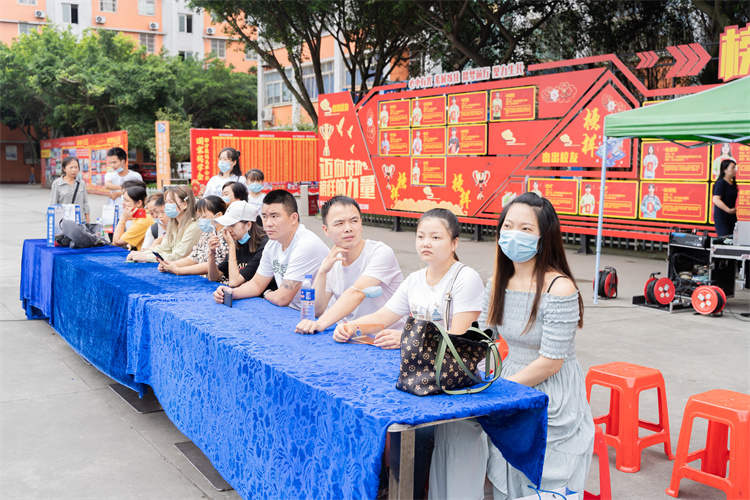 迷彩青春，軍訓(xùn)蛻變—四川新華素質(zhì)拓展訓(xùn)練匯演