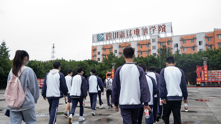 初中分流提前擇校，選擇新華實(shí)現(xiàn)彎道超車！