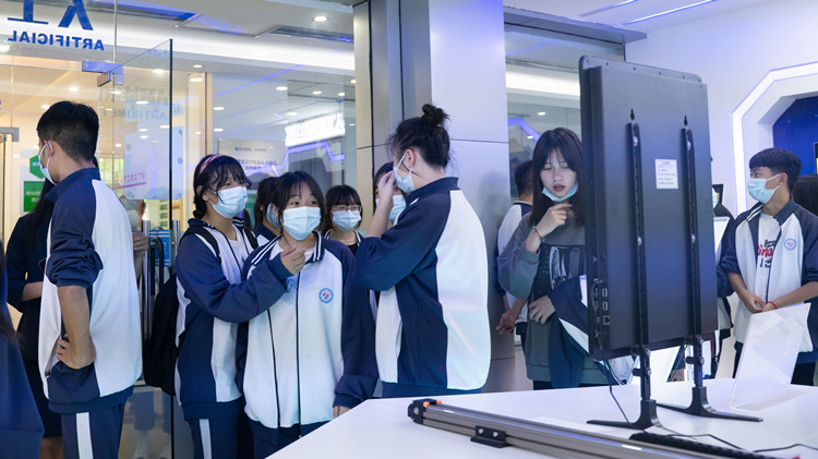 初中分流提前擇校，選擇新華實(shí)現(xiàn)彎道超車！