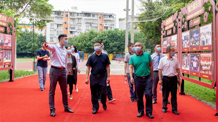 【中秋節(jié)的慰問(wèn)】熱烈歡迎雙流區(qū)政府領(lǐng)導(dǎo)蒞臨成都新華！