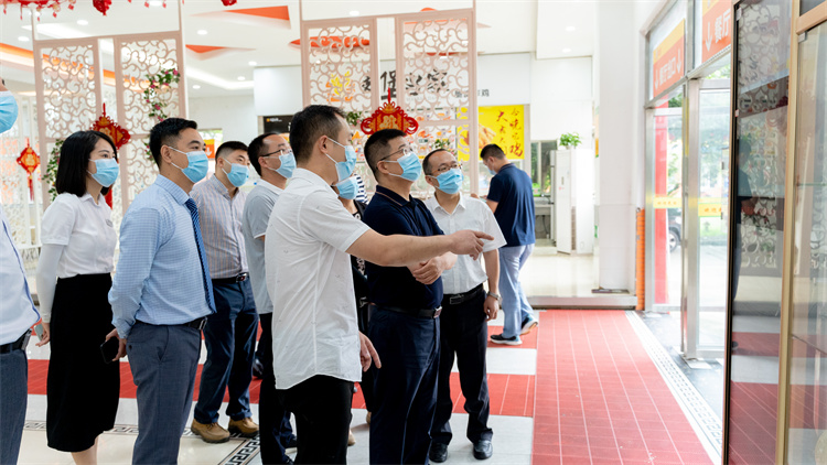 【中秋節(jié)的慰問(wèn)】熱烈歡迎雙流區(qū)政府領(lǐng)導(dǎo)蒞臨成都新華！