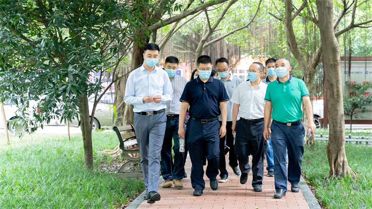 【中秋節(jié)的慰問(wèn)】熱烈歡迎雙流區(qū)政府領(lǐng)導(dǎo)蒞臨成都新華！