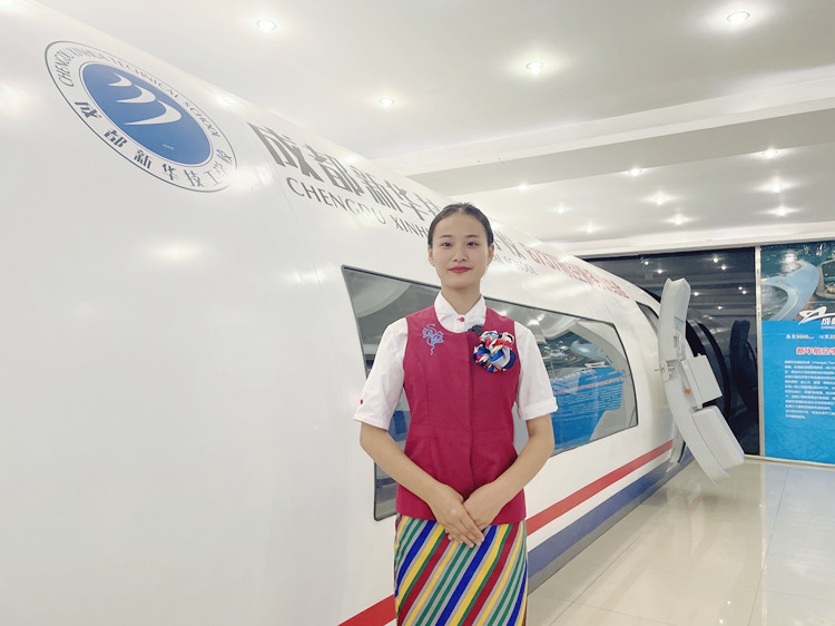 第34期新華·新銳獎學(xué)金獲得者楊云纖