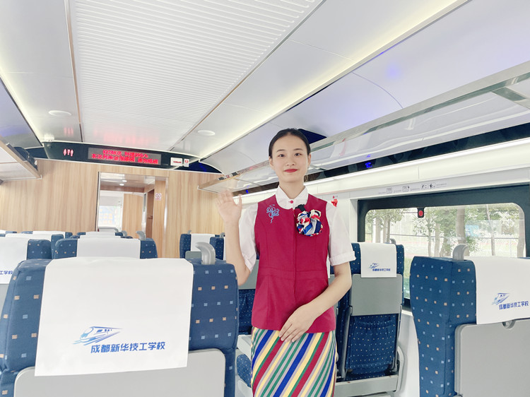 第34期新華·新銳獎學(xué)金獲得者楊云纖