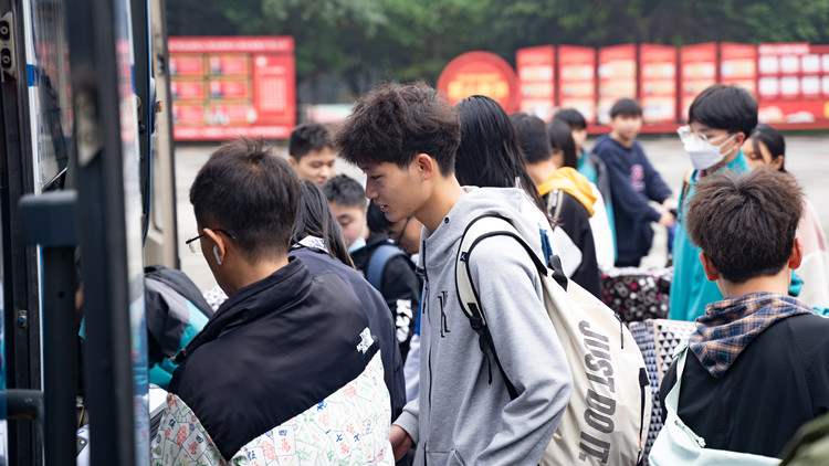 新華定向班學(xué)生赴京東實(shí)習(xí):實(shí)地體驗(yàn)電商魅力