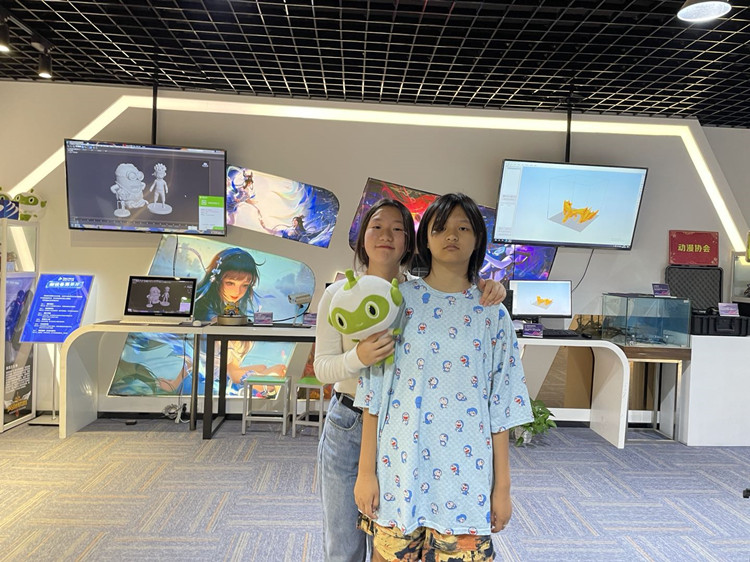 三姐妹一同報(bào)名，圓夢(mèng)新華