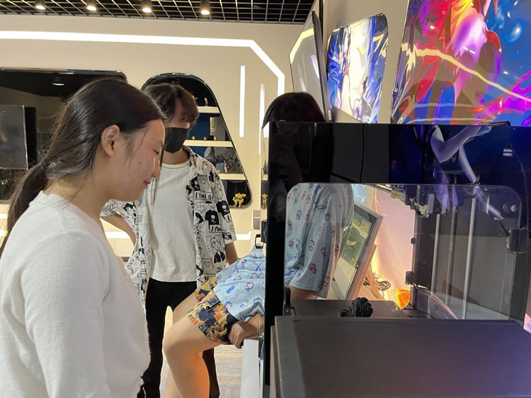 三姐妹一同報(bào)名，圓夢(mèng)新華