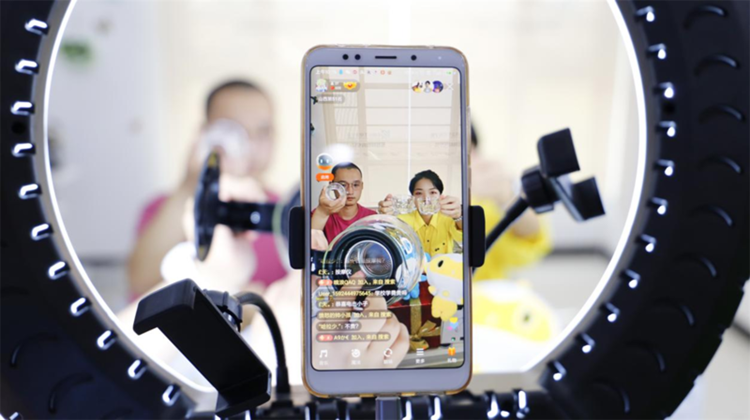 我去，這么多人來新華是干啥？