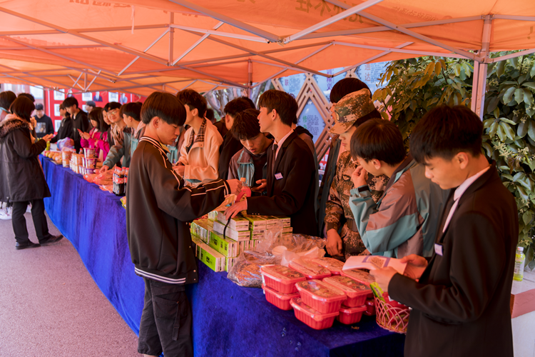 我去，這么多人來新華是干啥？