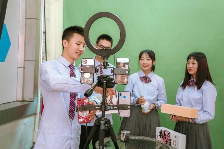 厲害了我的學(xué)姐！2021雙11直播PK龍虎榜